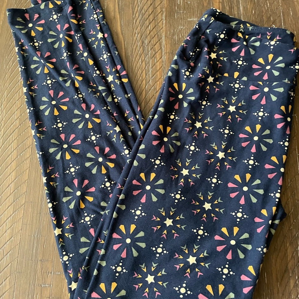 LulaRoe Artsy Leggings